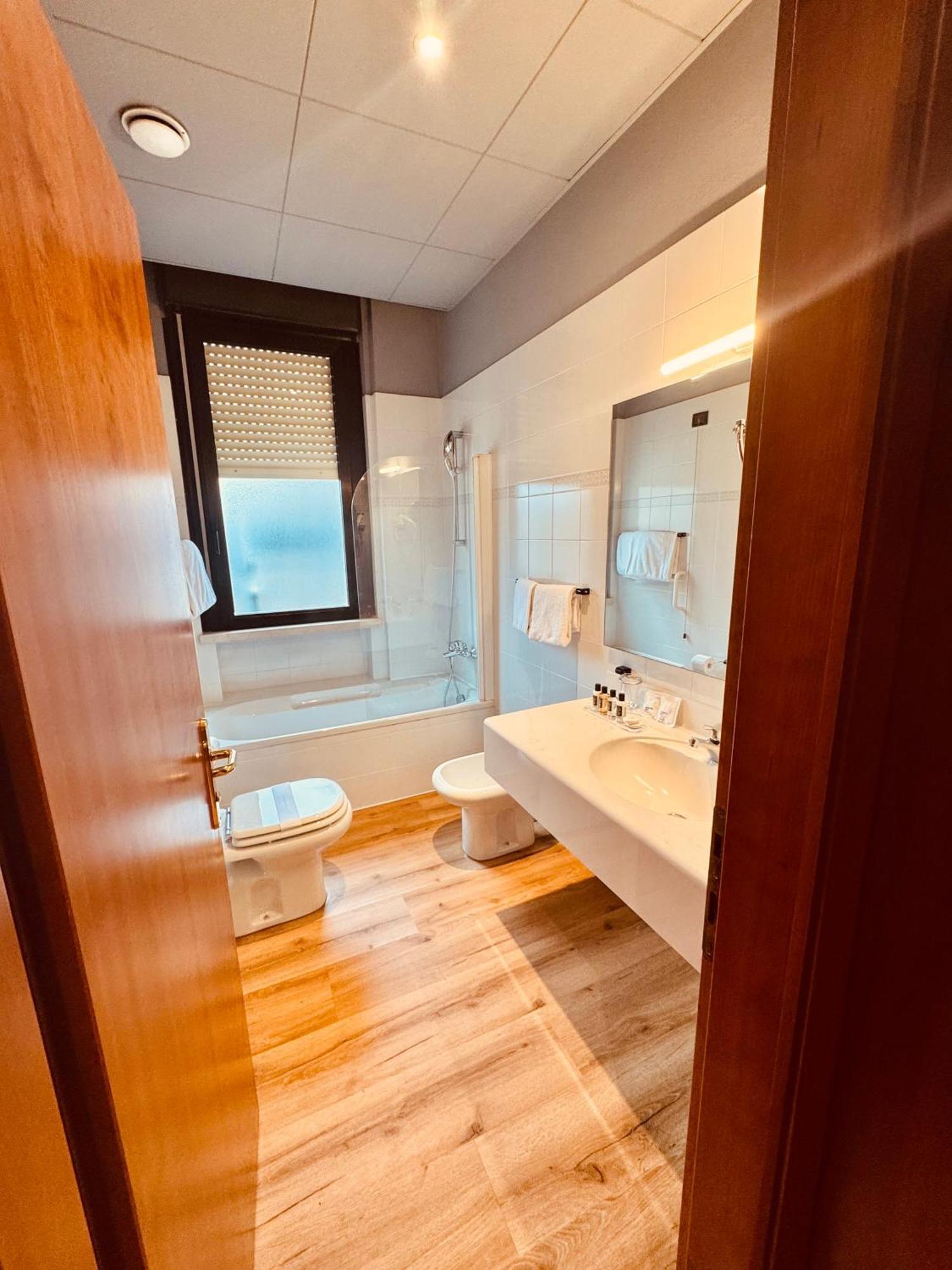Hotel Pex Мантова Екстериор снимка