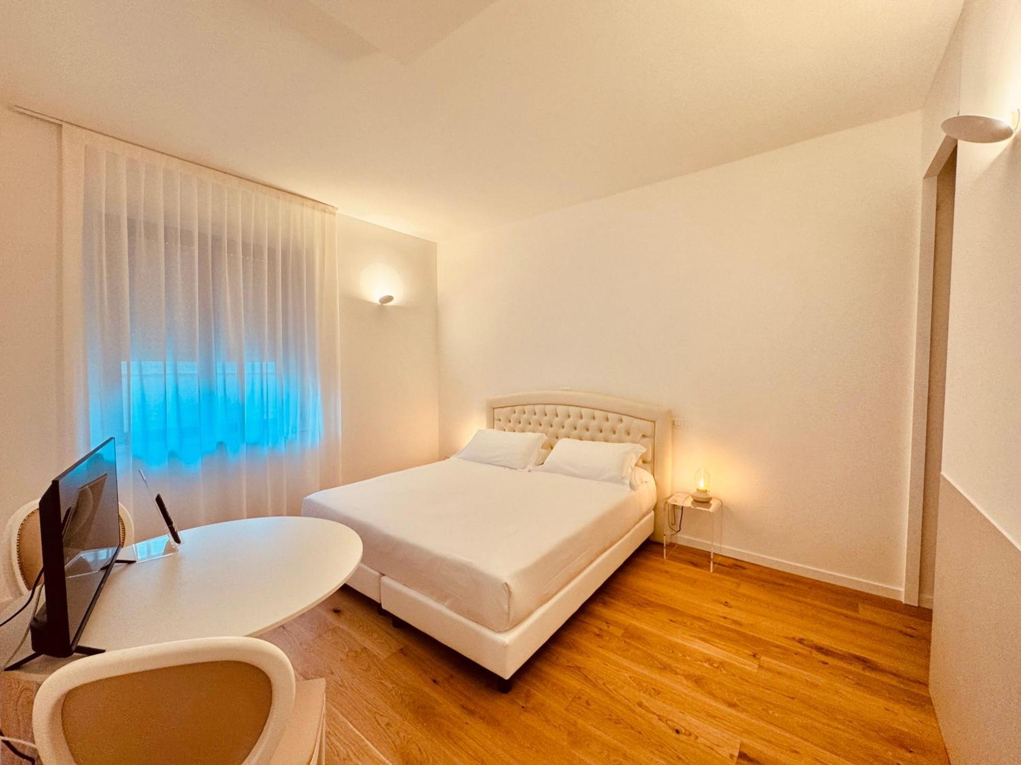 Hotel Pex Мантова Екстериор снимка